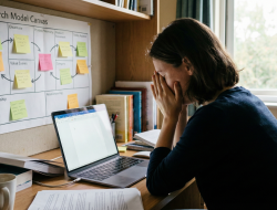 Membangun Rumah di Tengah Badai Akademik: Sebuah Peta Jalan Bagi Pejuang Tesis yang Tersesat